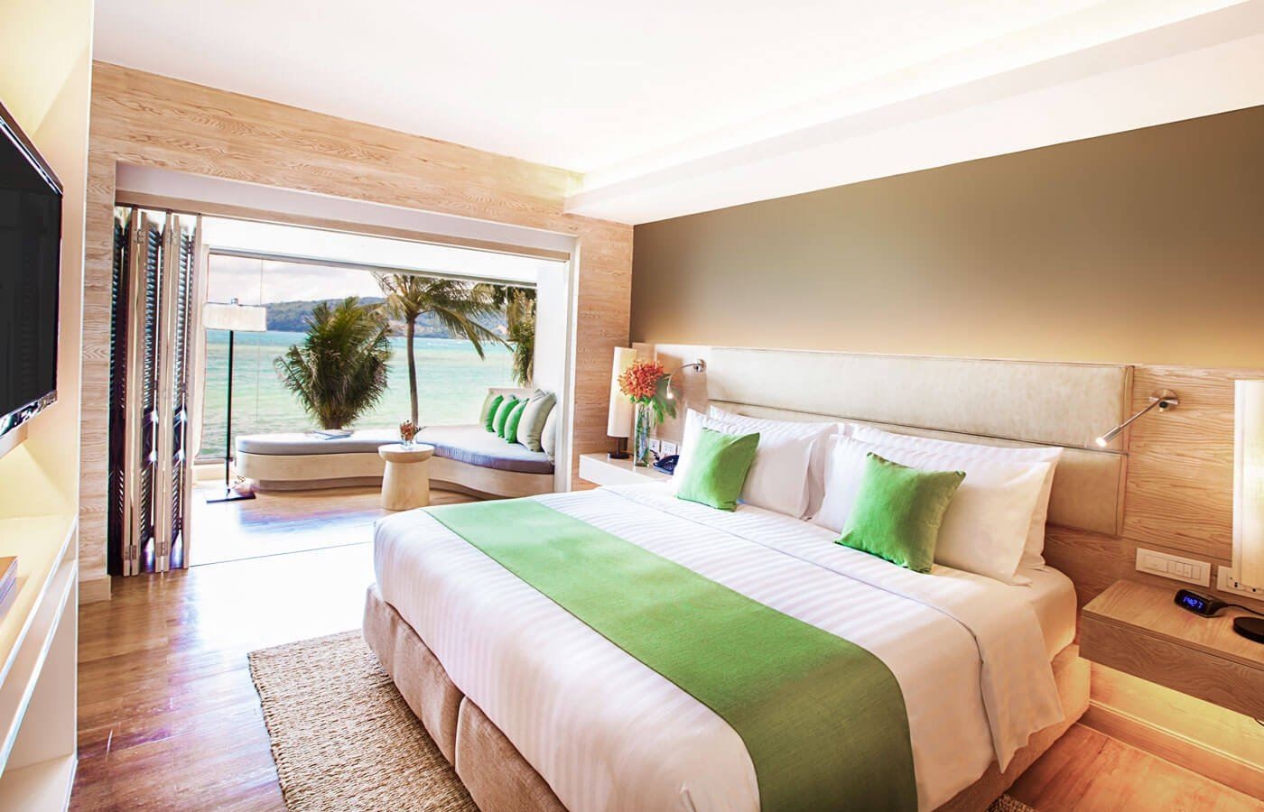 rooms-one-bedroom-deluxe-suite-ocean-front-balcony