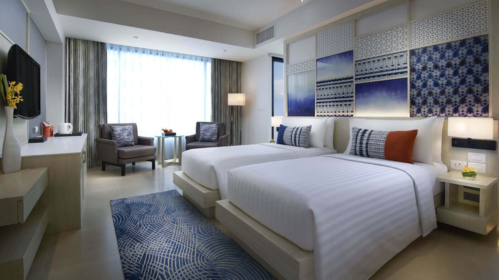 rooms-deluxe-pool-view