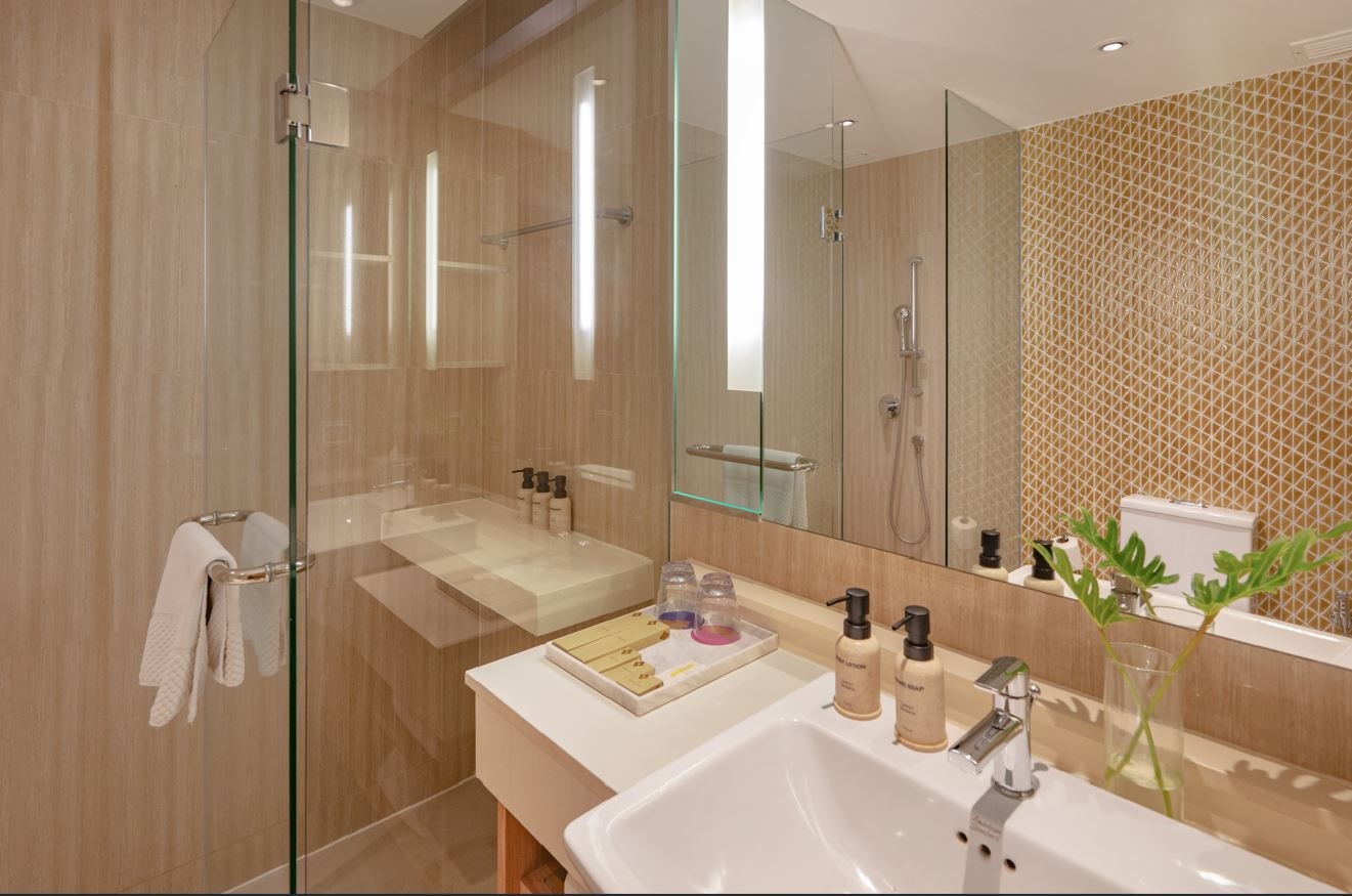 rooms-deluxe-pool-view