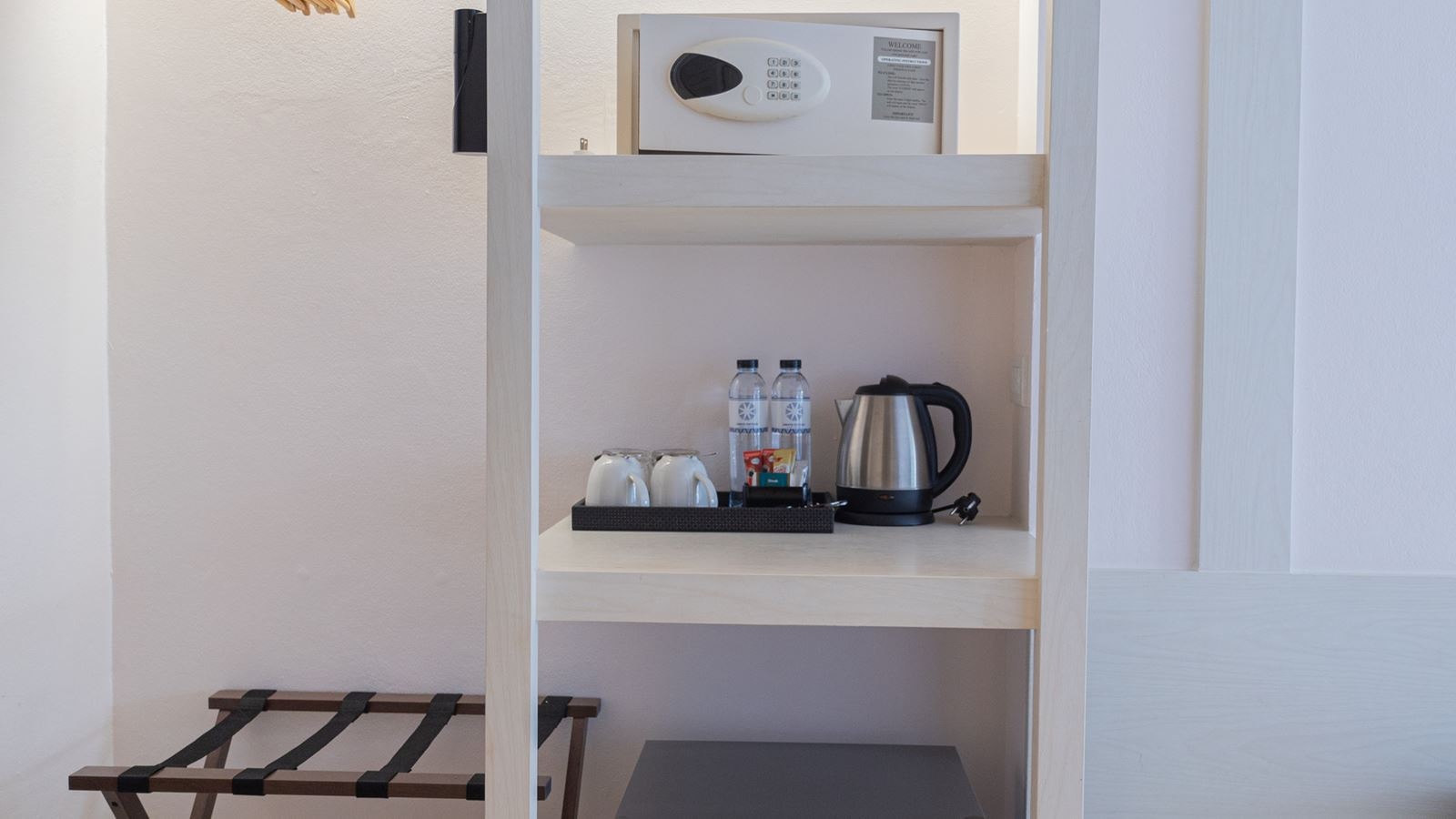 rooms-deluxe-renovated-pool-view