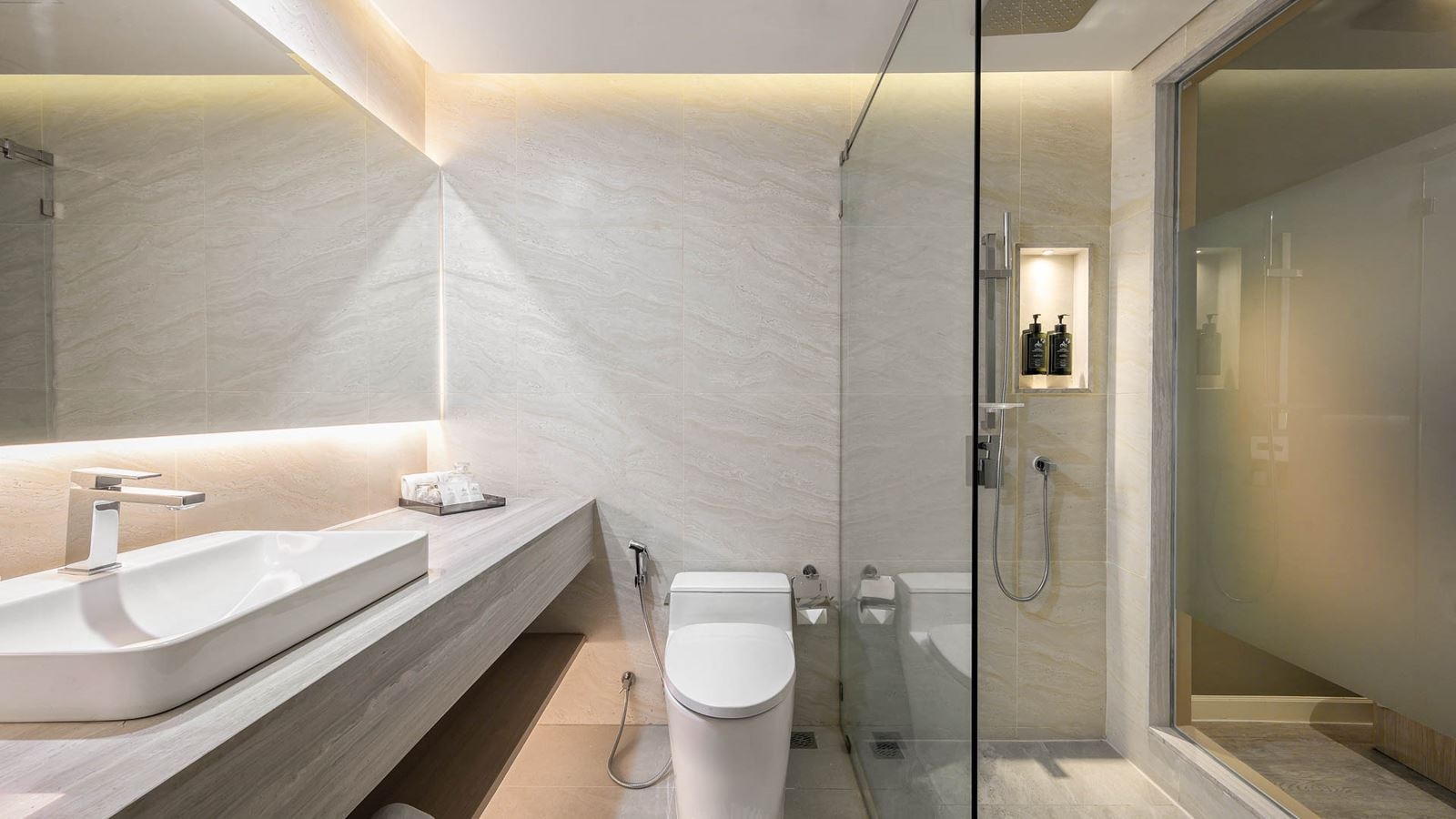 rooms-amora-superior-pool-view