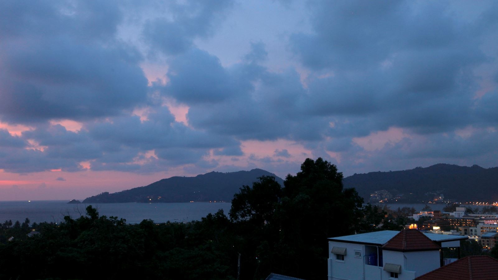 rooms-deluxe-partial-sea-view