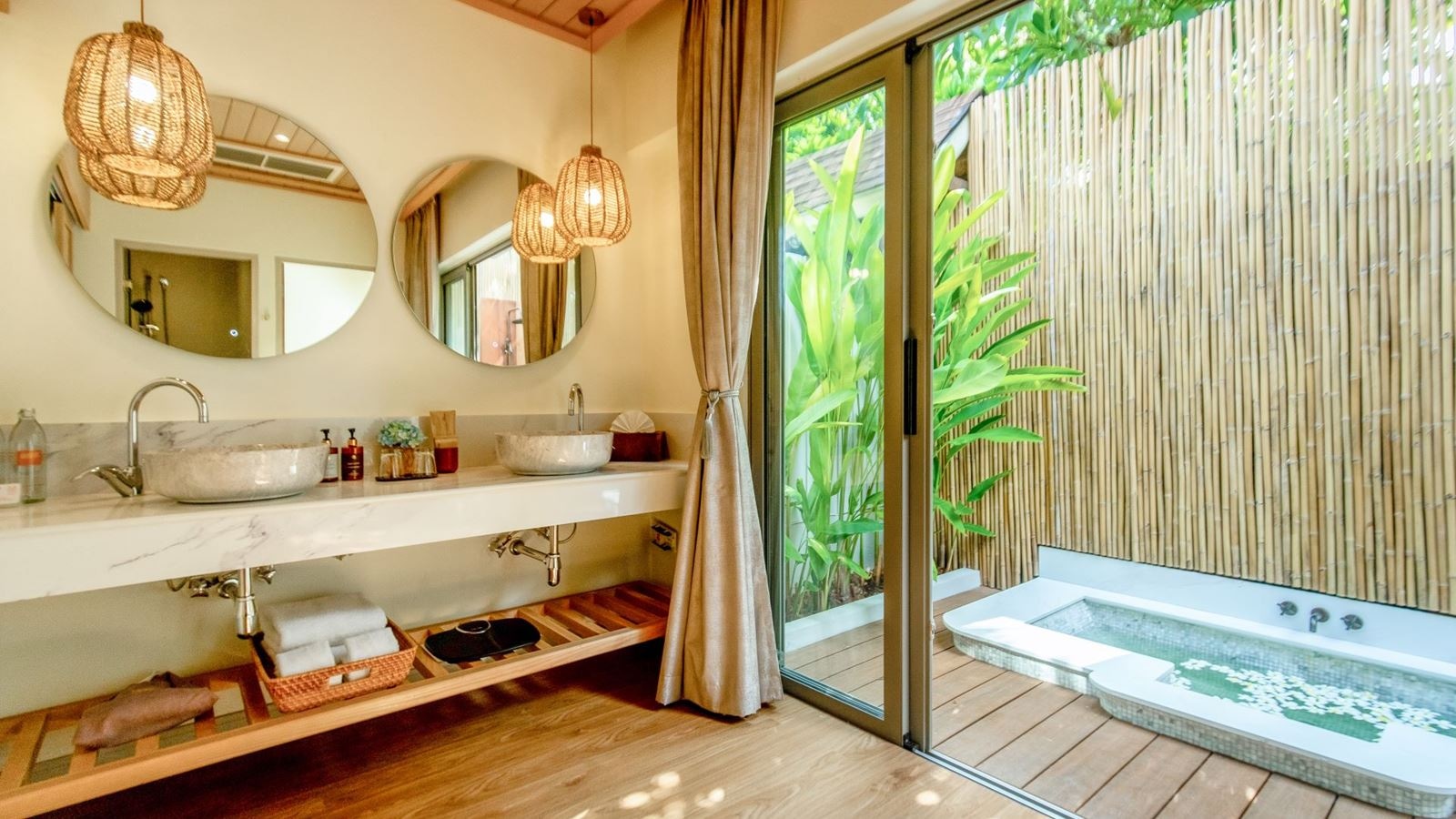 rooms-courtyard-plunge-pool-villa