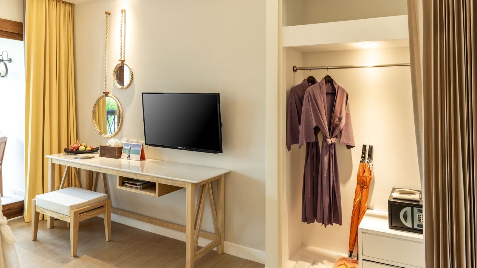 rooms-tropical-canopy