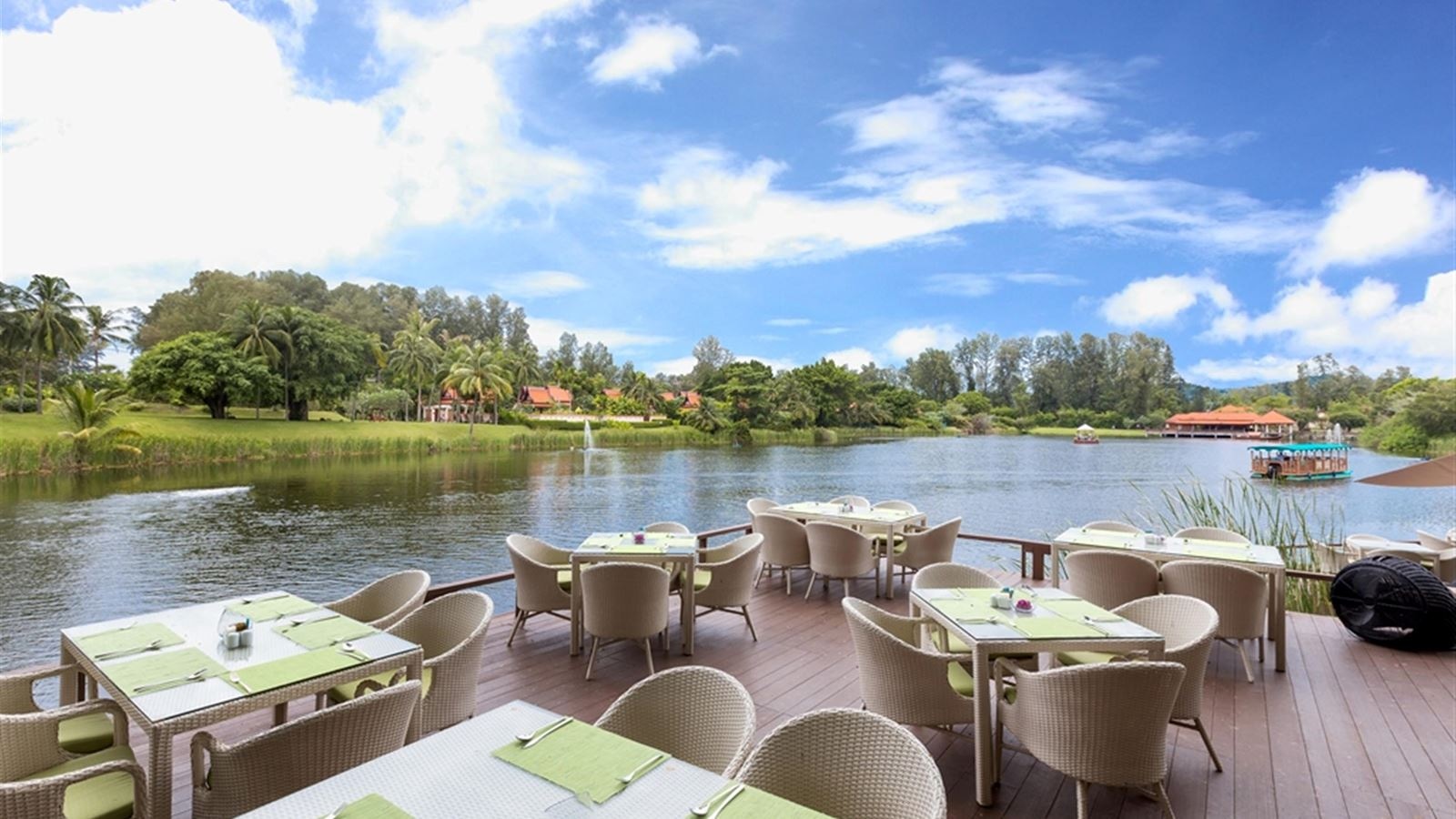 restaurants-saffron-and-watercourt