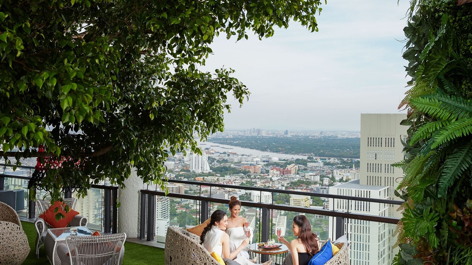 bars-saffron-sky-garden