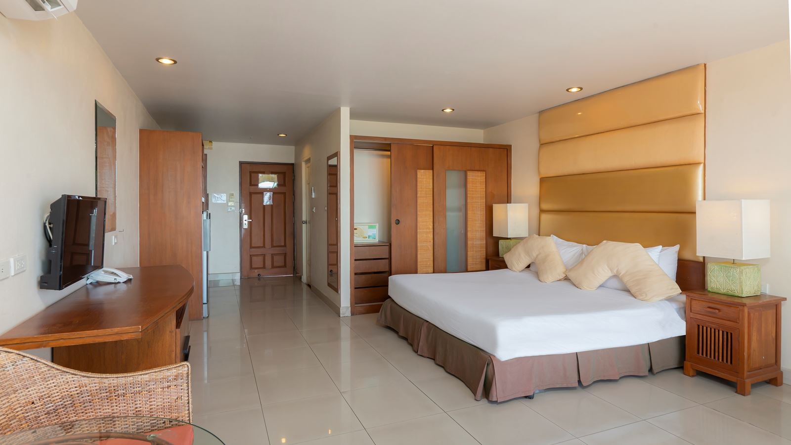 rooms-deluxe-sea-view--double-room-only-double-bed-