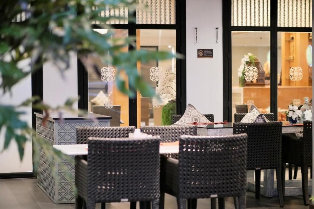 restaurants-restaurants