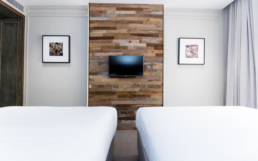 rooms-deluxe-pool-access