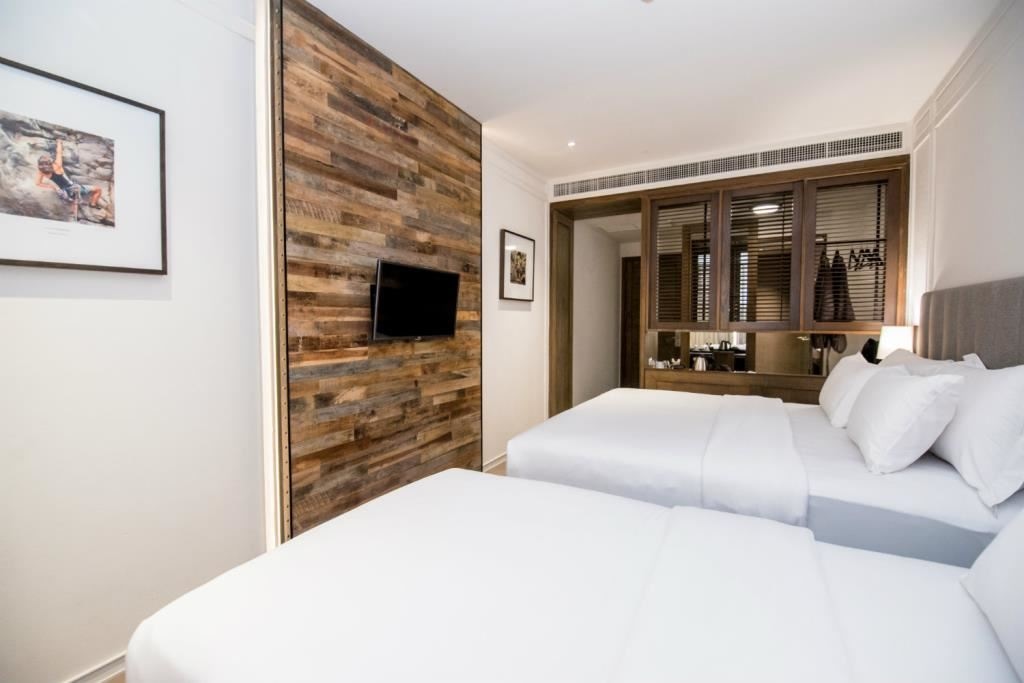 rooms-deluxe-cliff-view