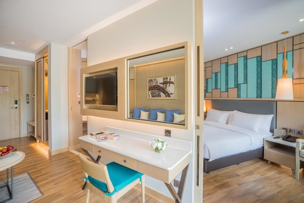 rooms-pool-access-suite