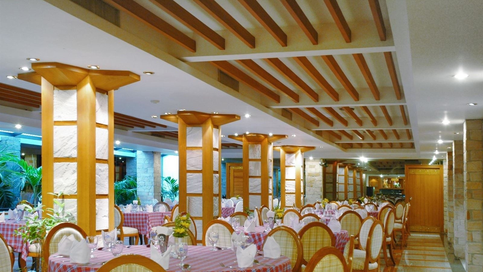 restaurants-restaurant