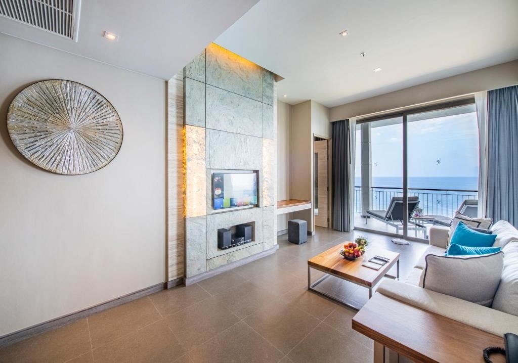 rooms-1-bedroom-ocean-front-pool-villa