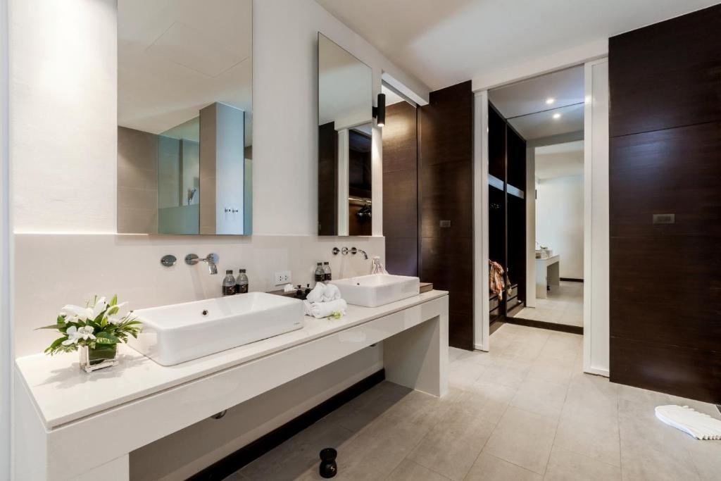 rooms-5-bedroom-ocean-front-pool-villa