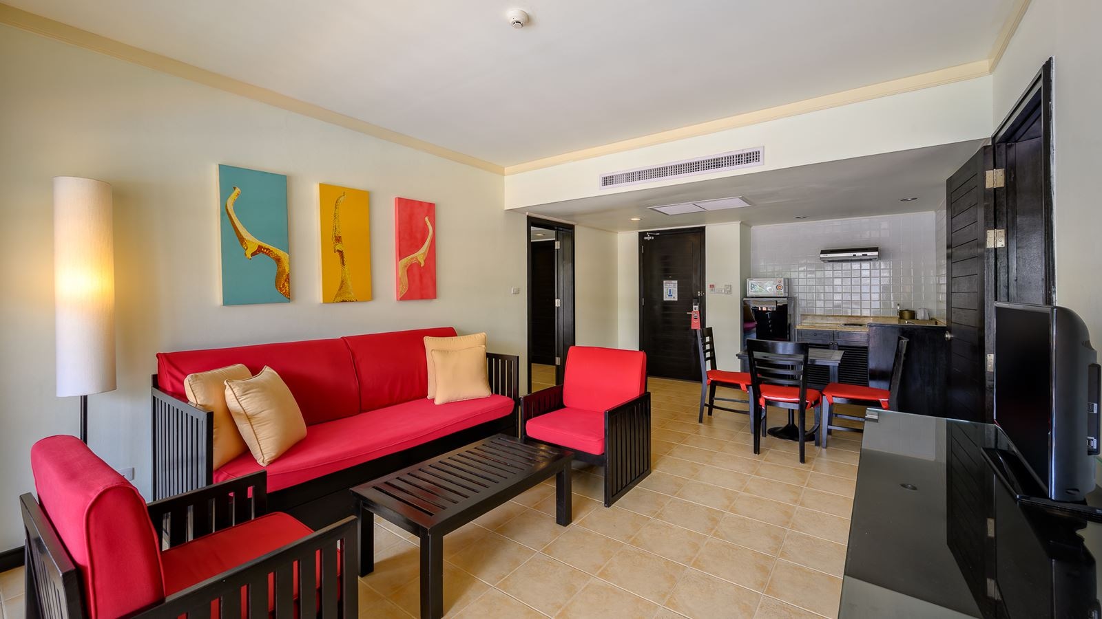 rooms-2-broom-family-suite