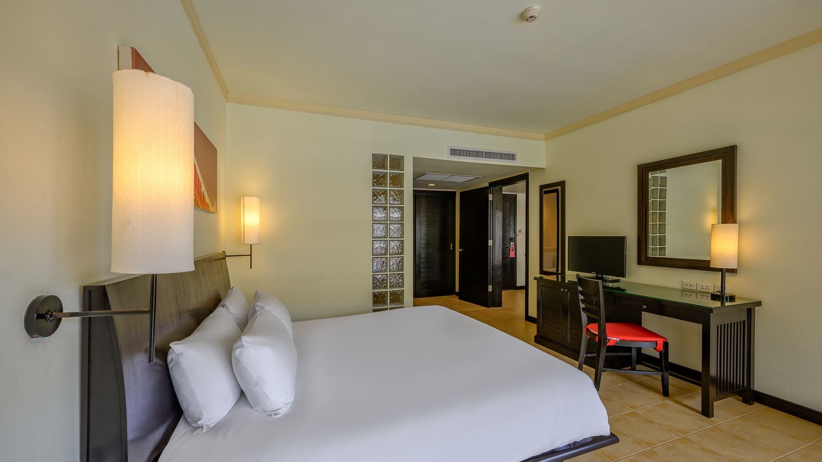 rooms-2-broom-family-suite