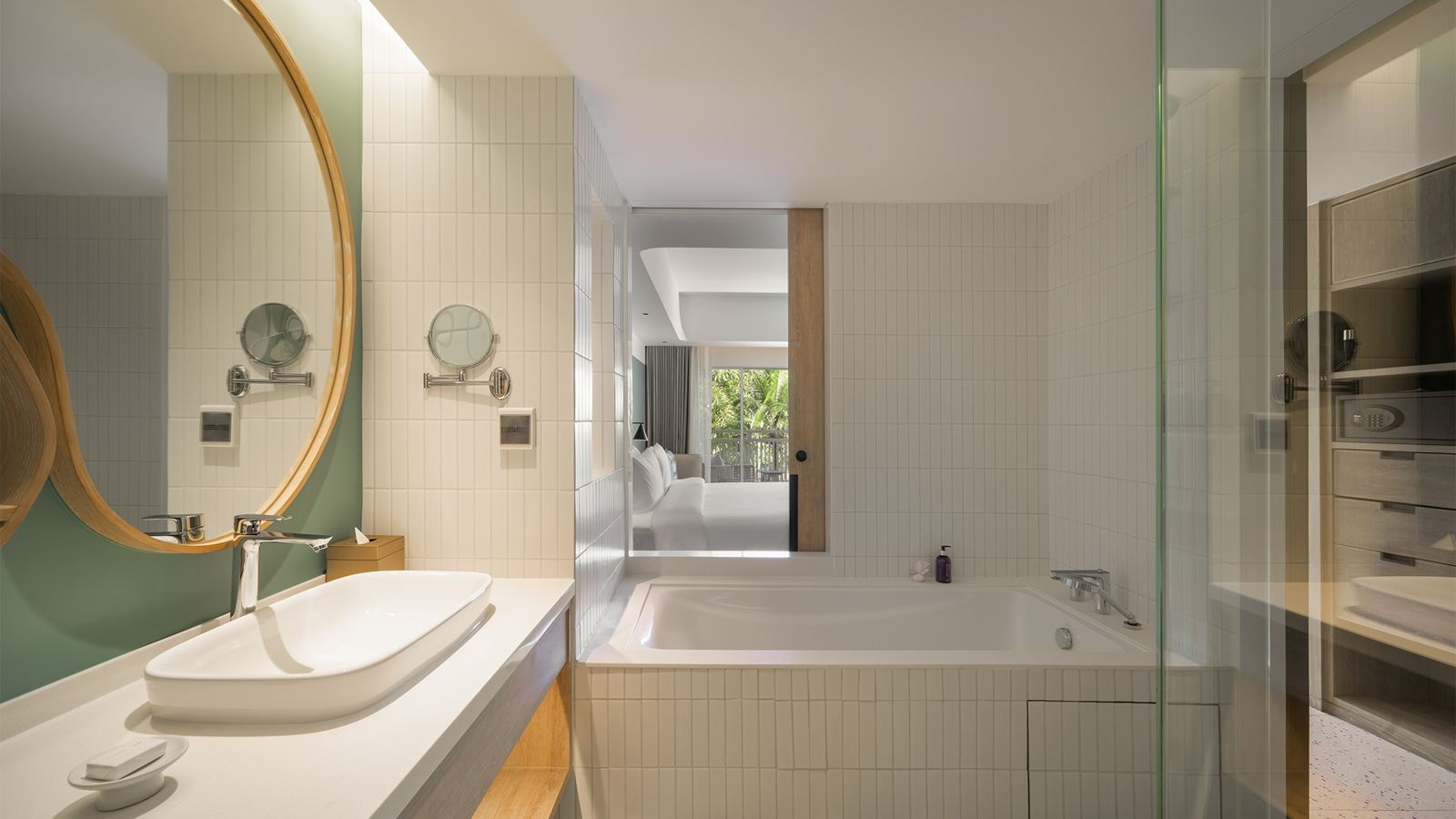 rooms-premium-deluxe-pool-view