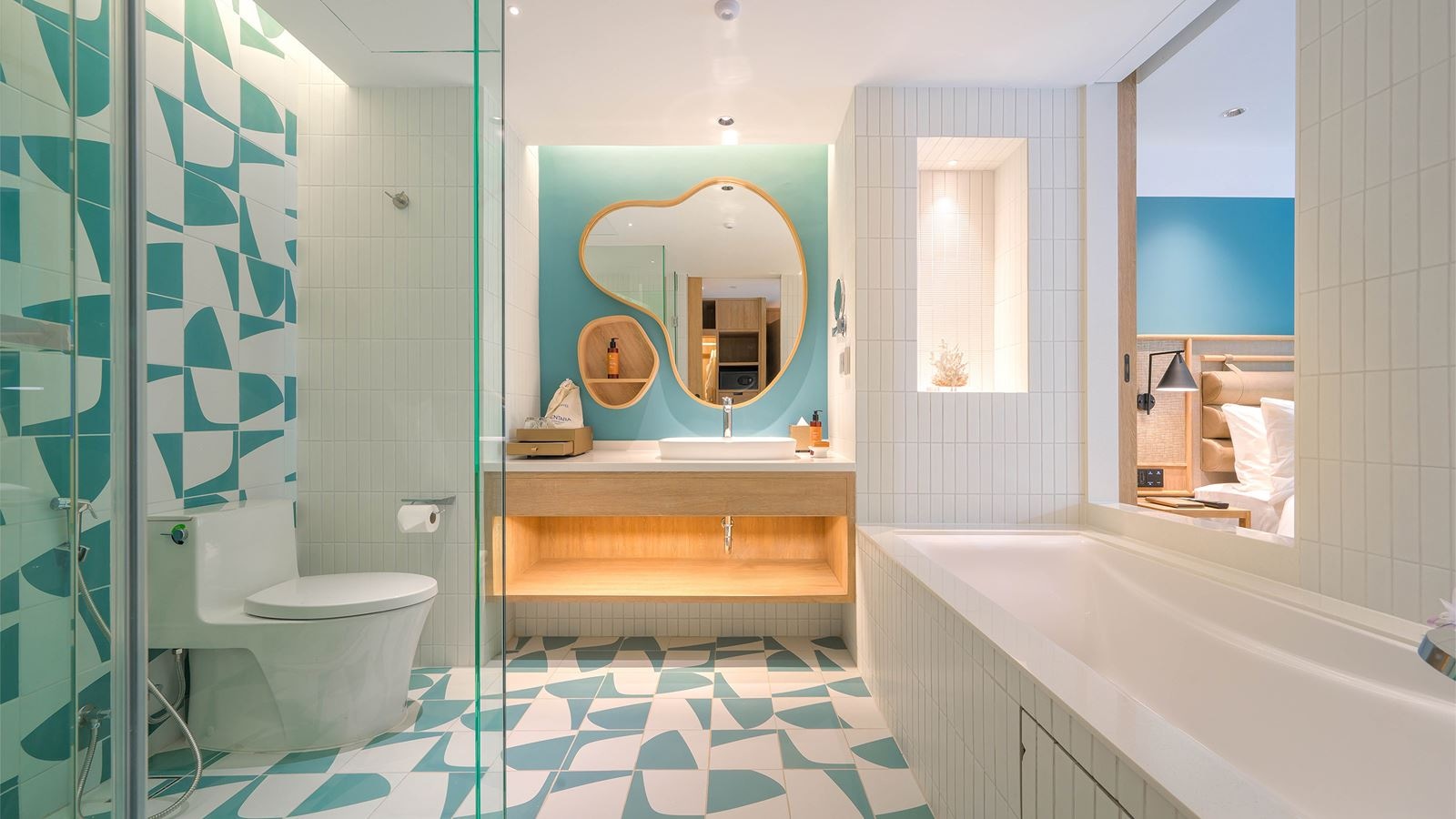 rooms-2-broom-premium-suite-pool-view