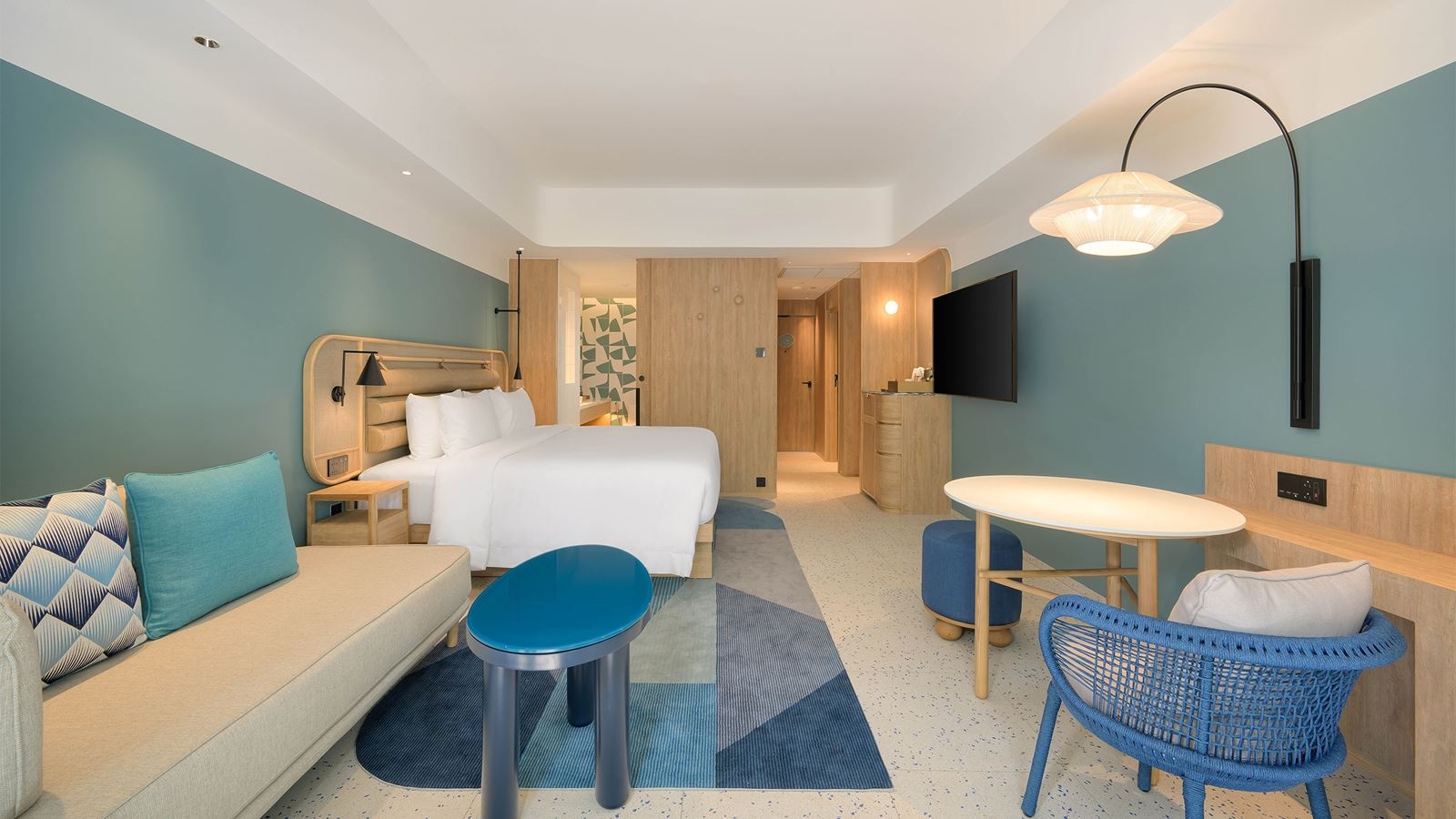 rooms-2-broom-premium-suite-pool-view