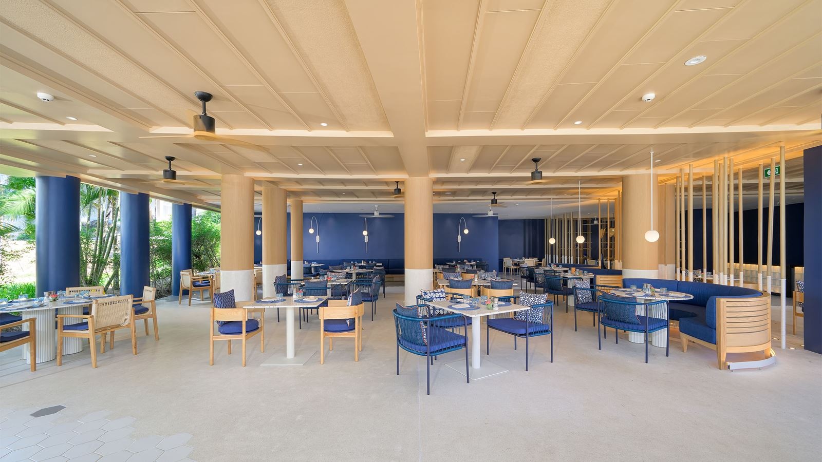 restaurants-escape-pool-club