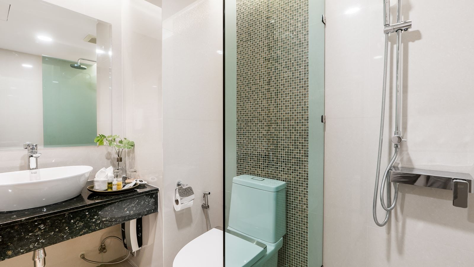 rooms-deluxe-building