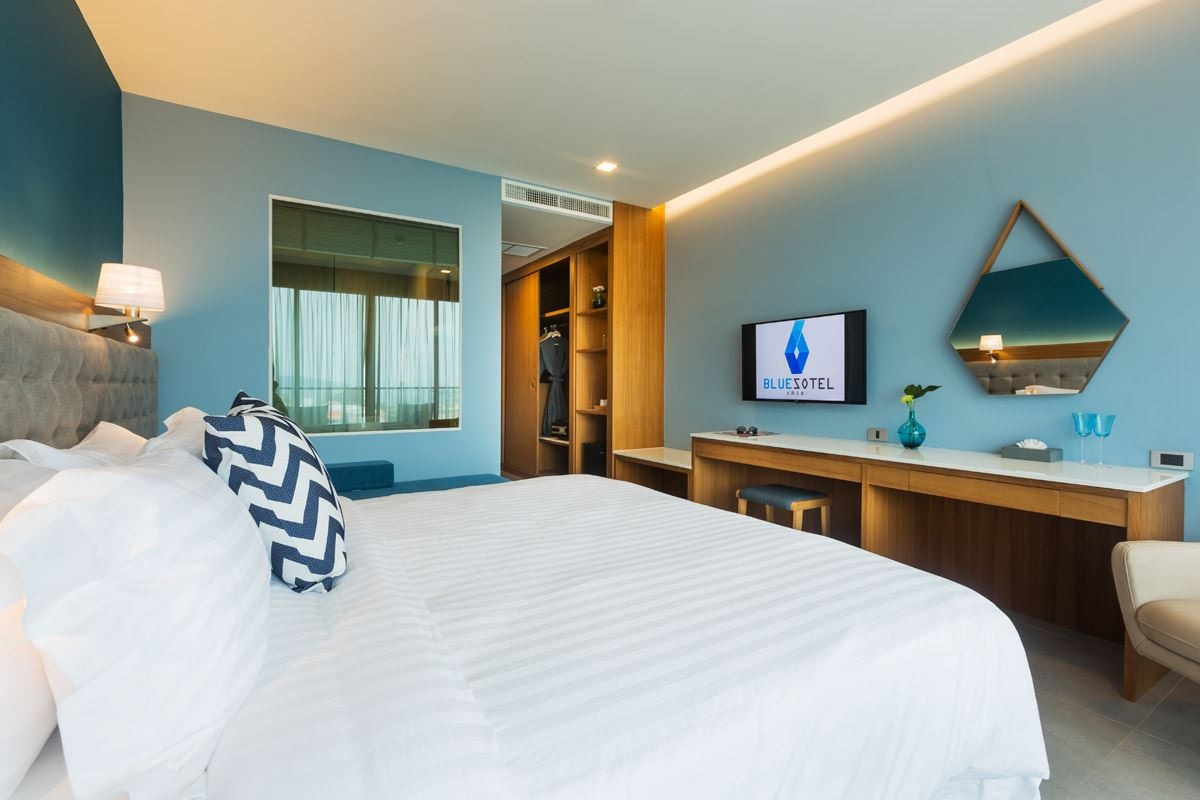 rooms-deluxe-pool-facing-room