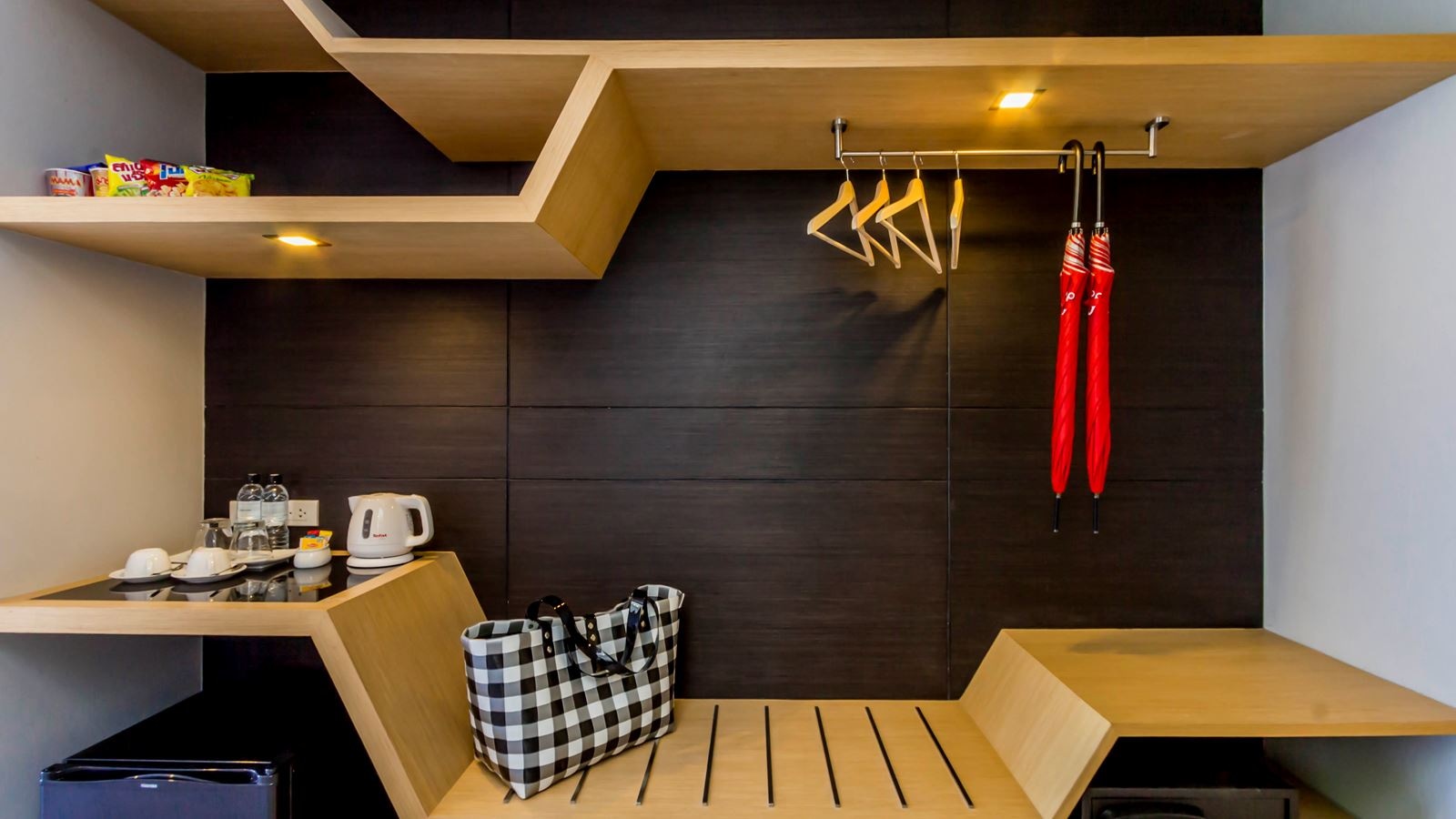 rooms-charm-apple-pool-access