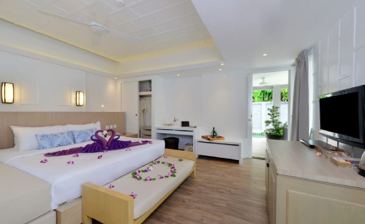 rooms-private-pool-deluxe