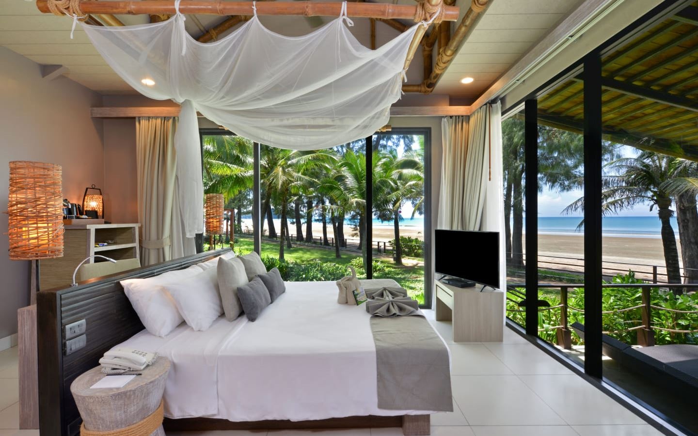 rooms-deluxe-beach-front-villa