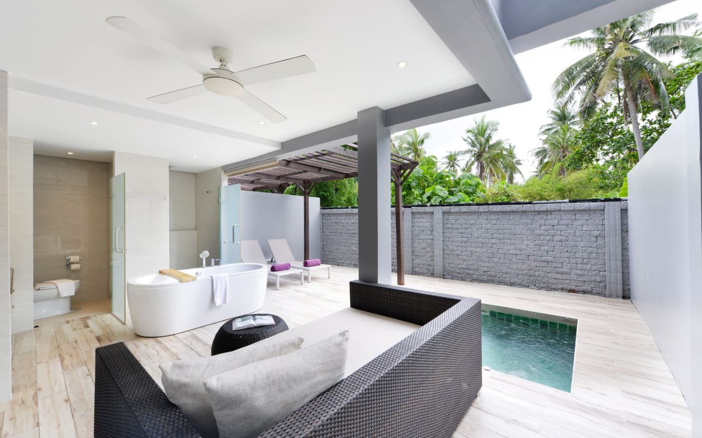 rooms-private-pool-deluxe