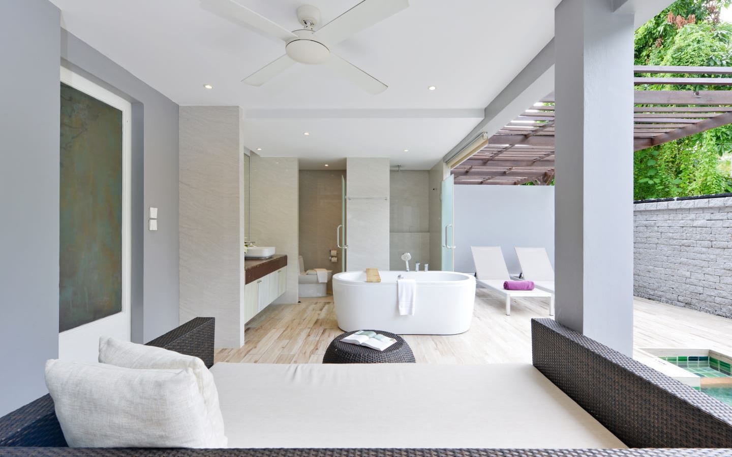 rooms-private-pool-deluxe