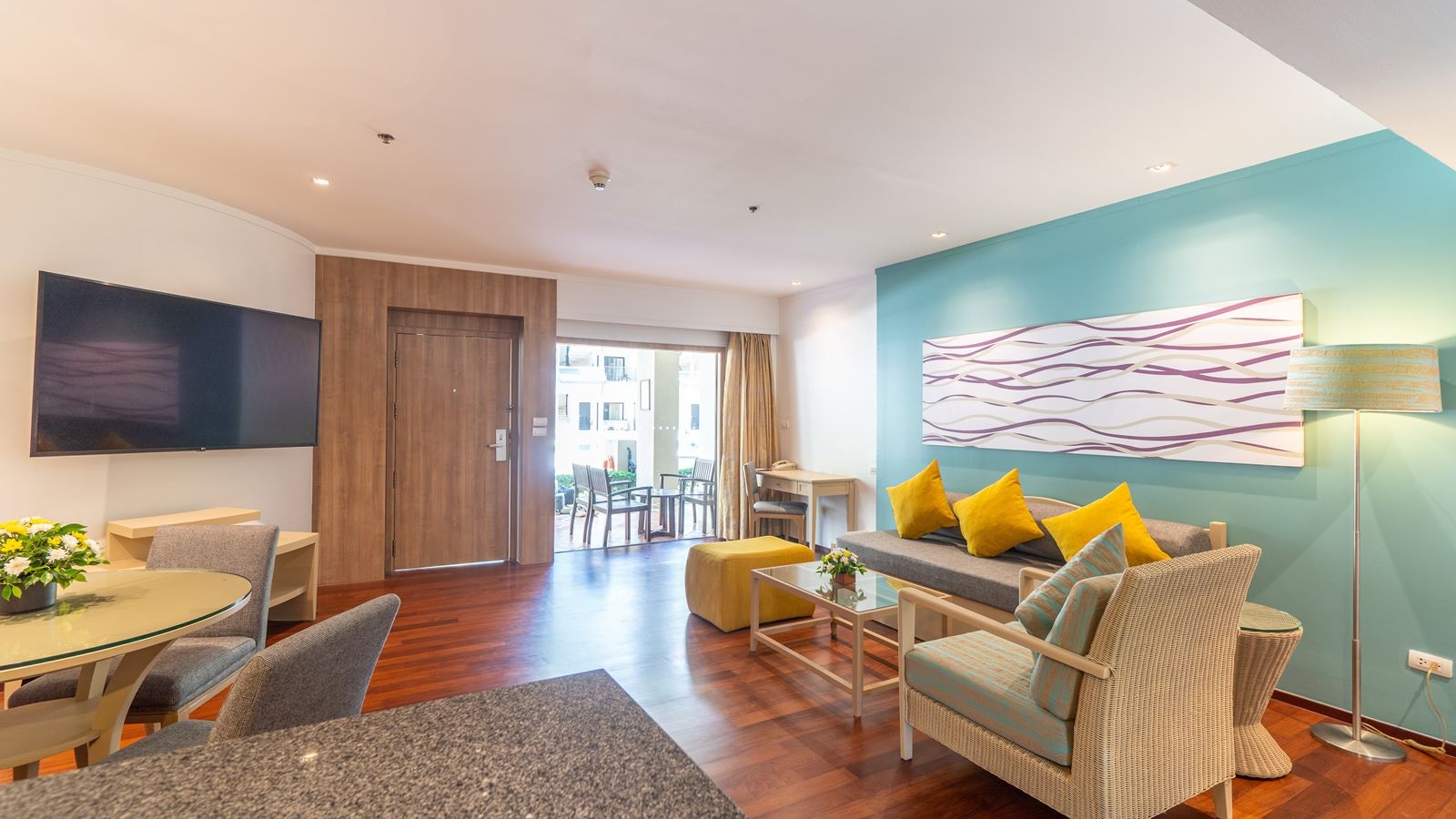 rooms-two-bedroom-suite-with-terrace-pool-view