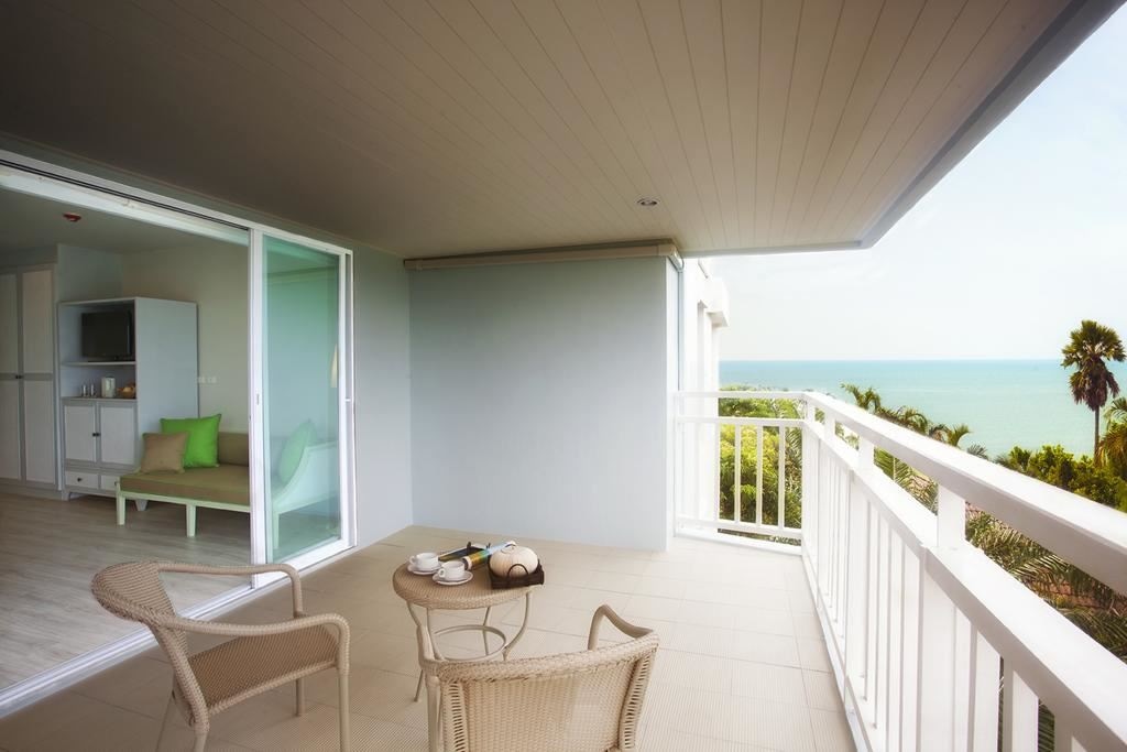 rooms-deluxe-sea-view