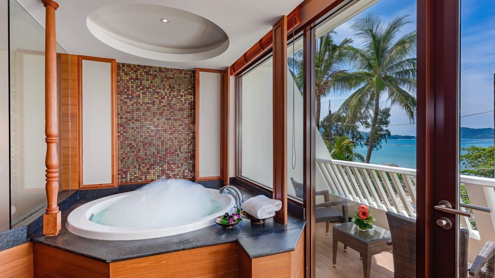 rooms-ocean-jacuzzi-suite