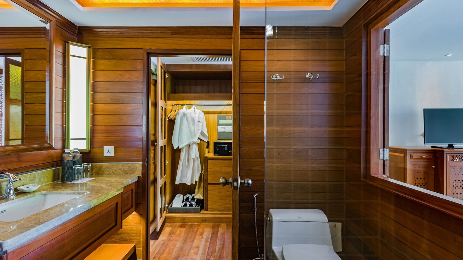 rooms-ocean-jacuzzi-suite