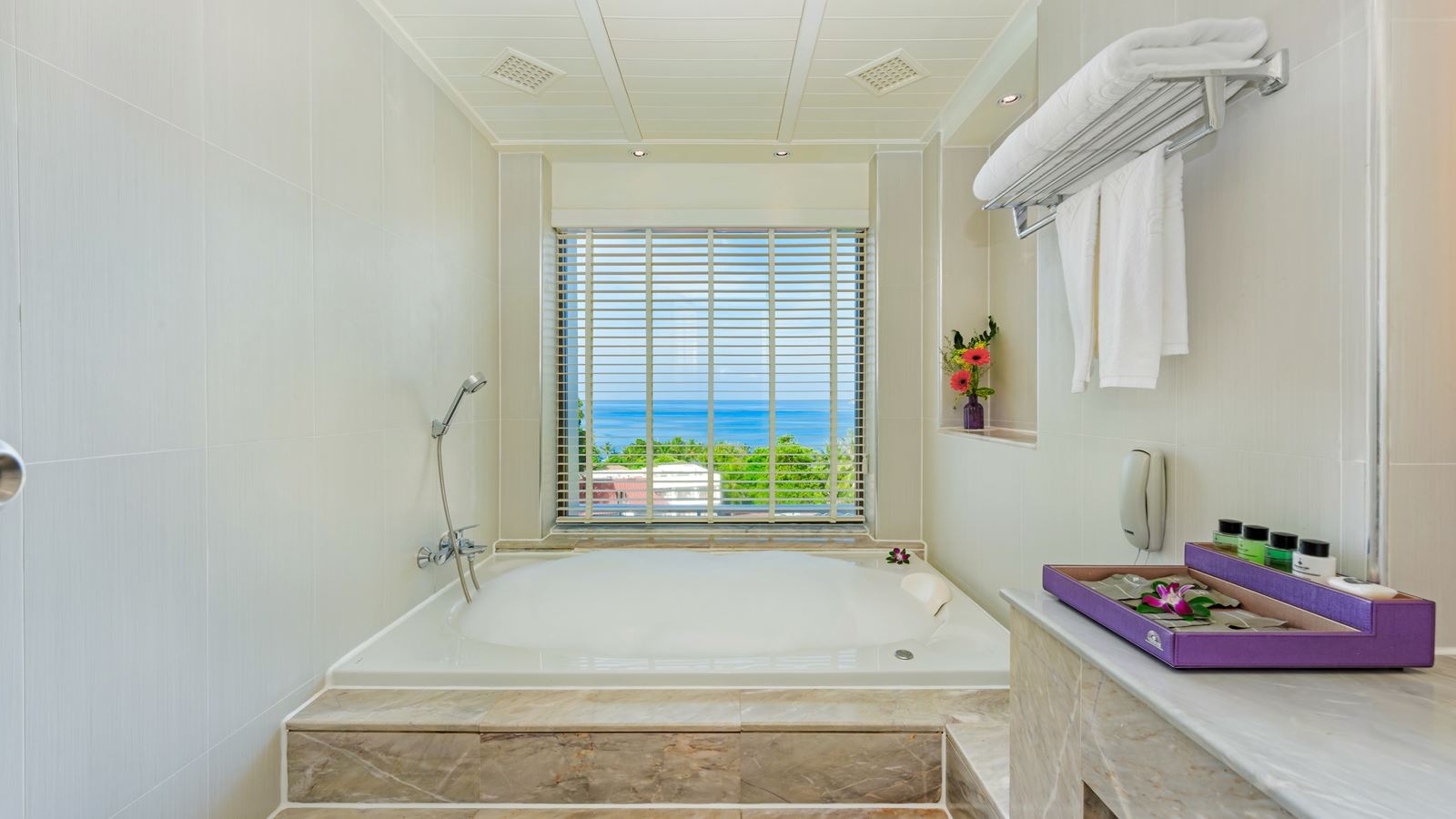 rooms-diamond-jacuzzi-suite