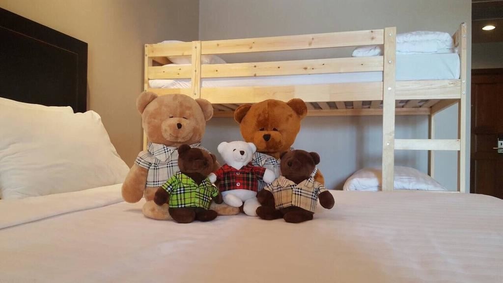 rooms-dorshada-ocean-pool-family