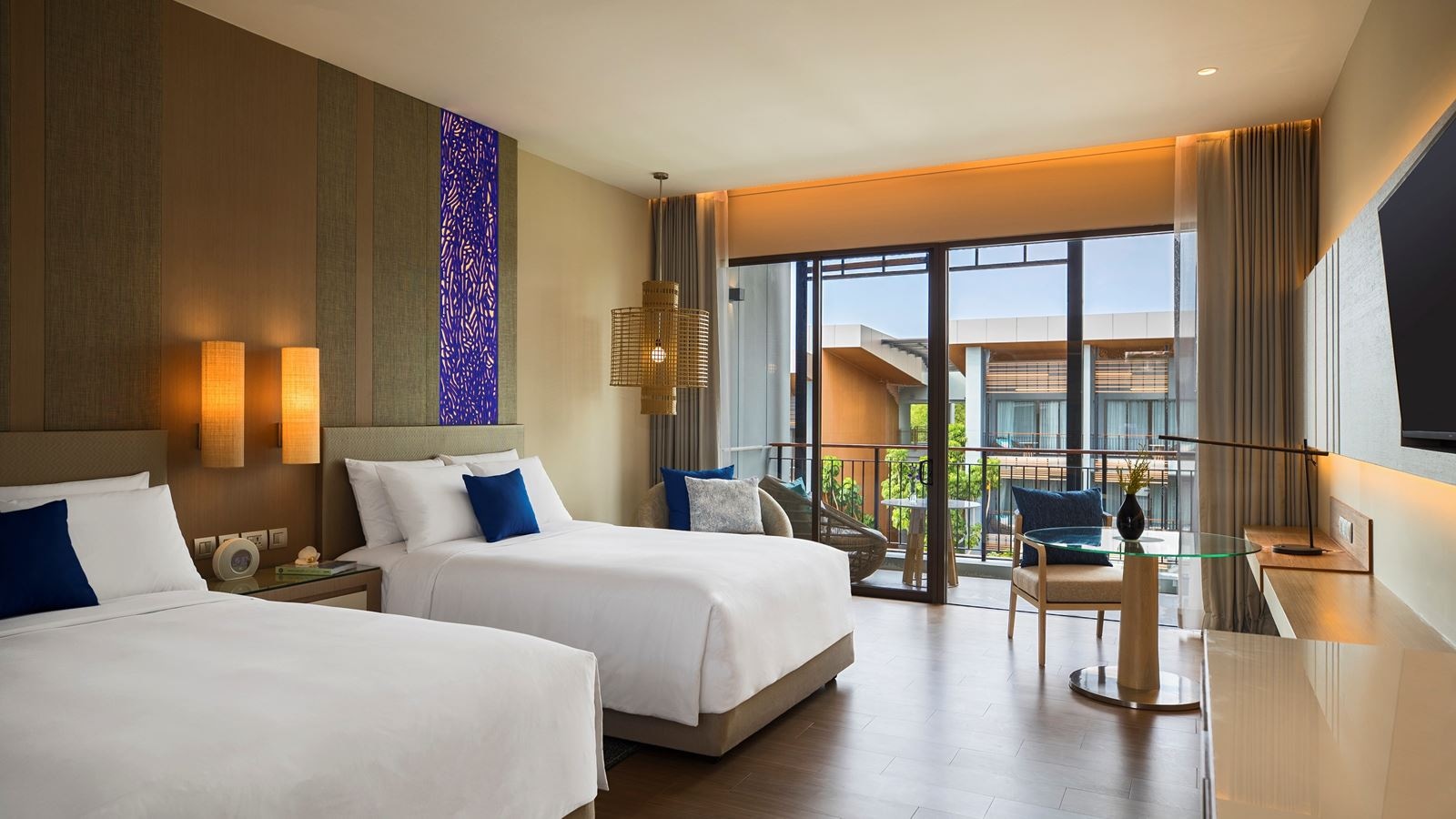 rooms-guestroom-balcony