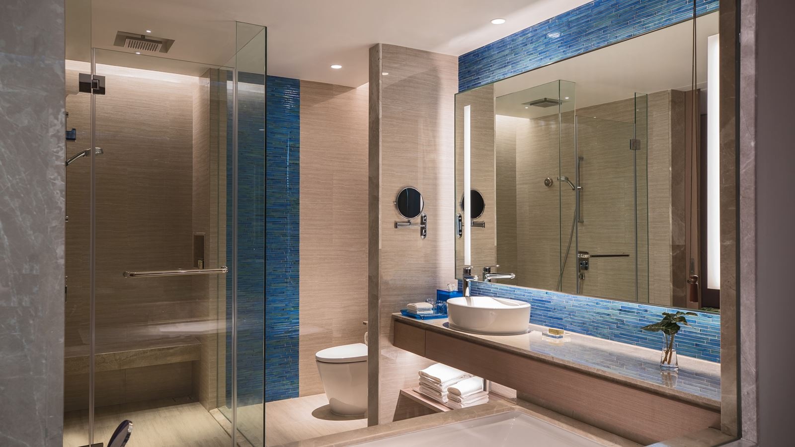 rooms-guestroom-balcony-seaview