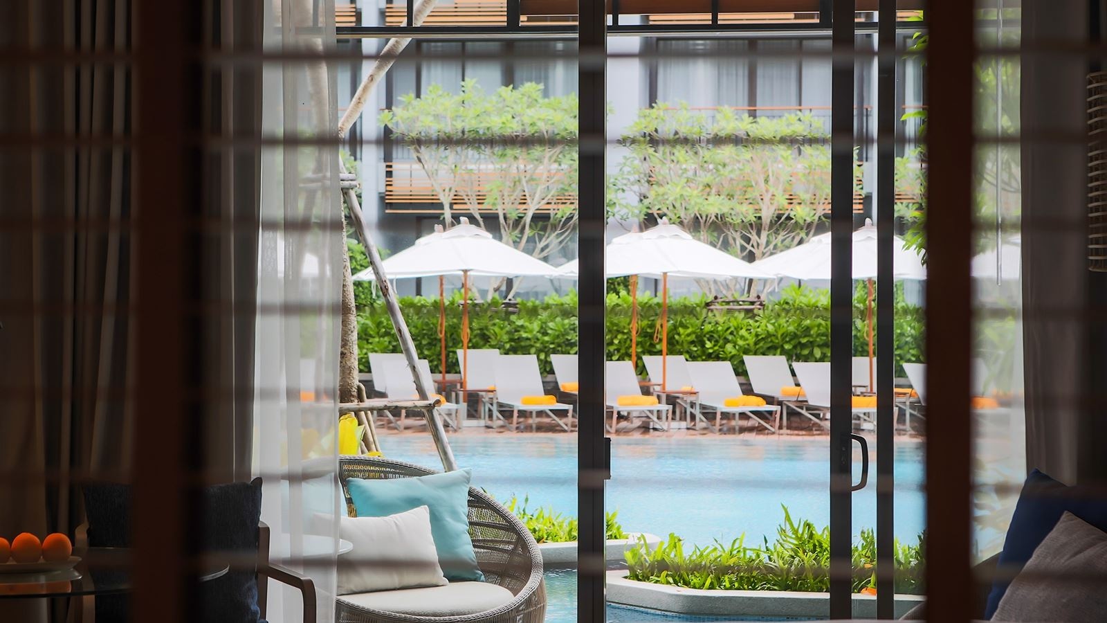 rooms-guestroom-pool-access