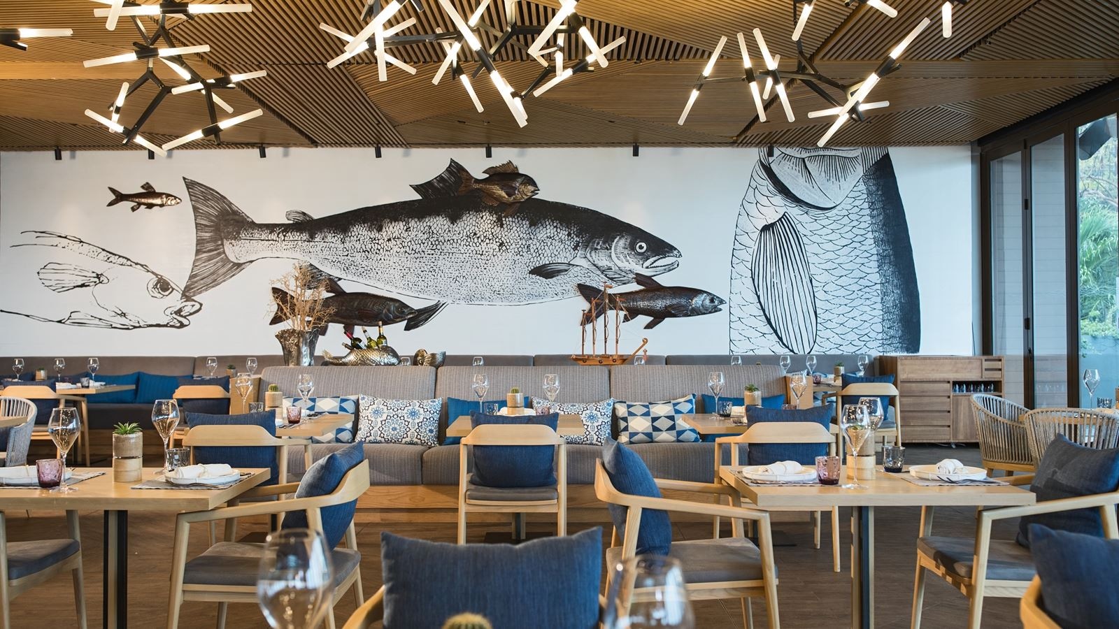 restaurants-pebbles-bar-and-grill