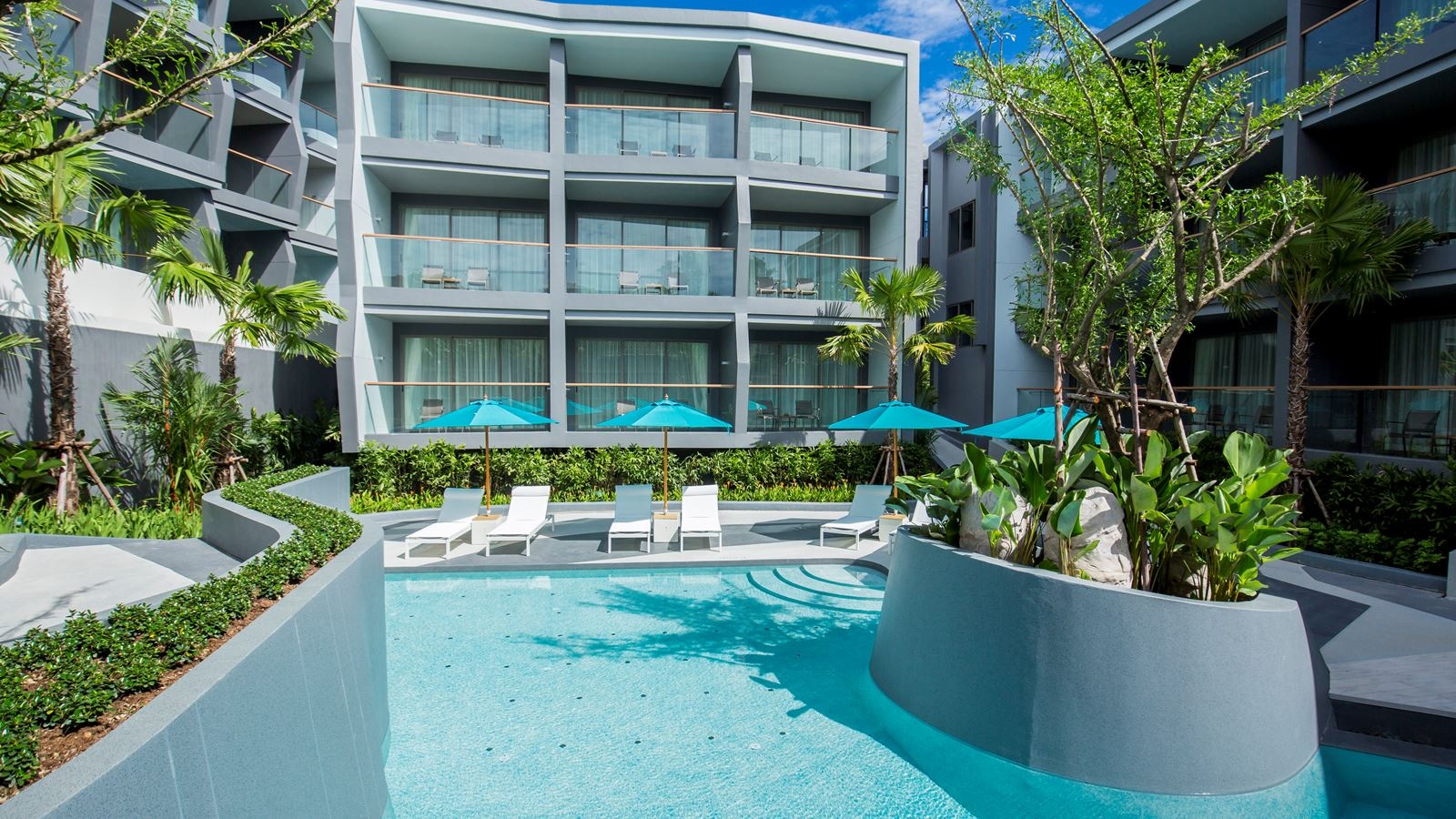 rooms-sis-over-the-stella-pool