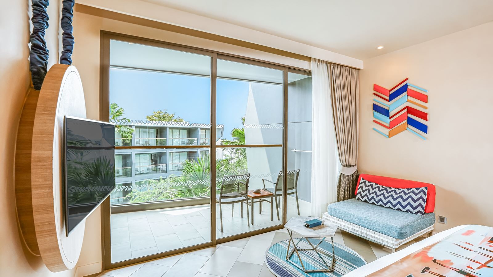 rooms-sis-over-the-stella-pool