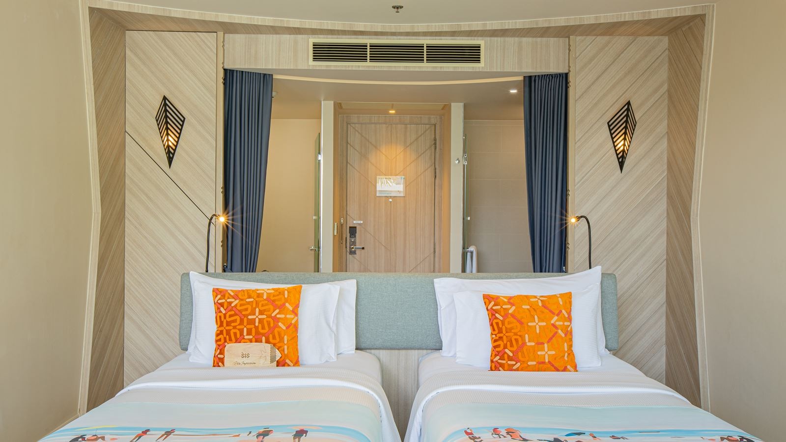 rooms-sis-over-the-stella-pool