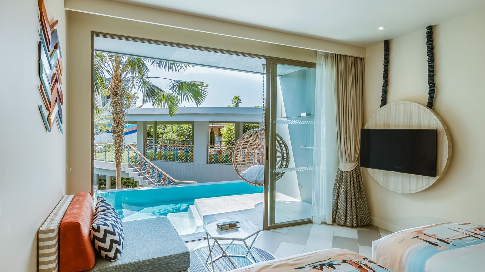 rooms-sis-jacuzzi-pool