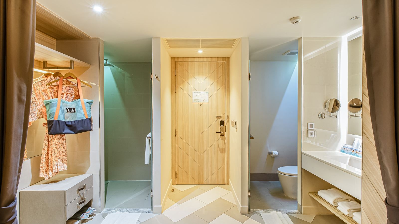 rooms-sis-jacuzzi-pool