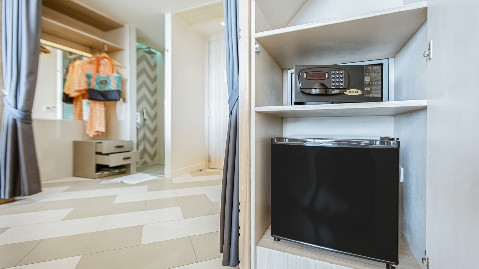 rooms-sis-over-the-sea-partial-sea-view