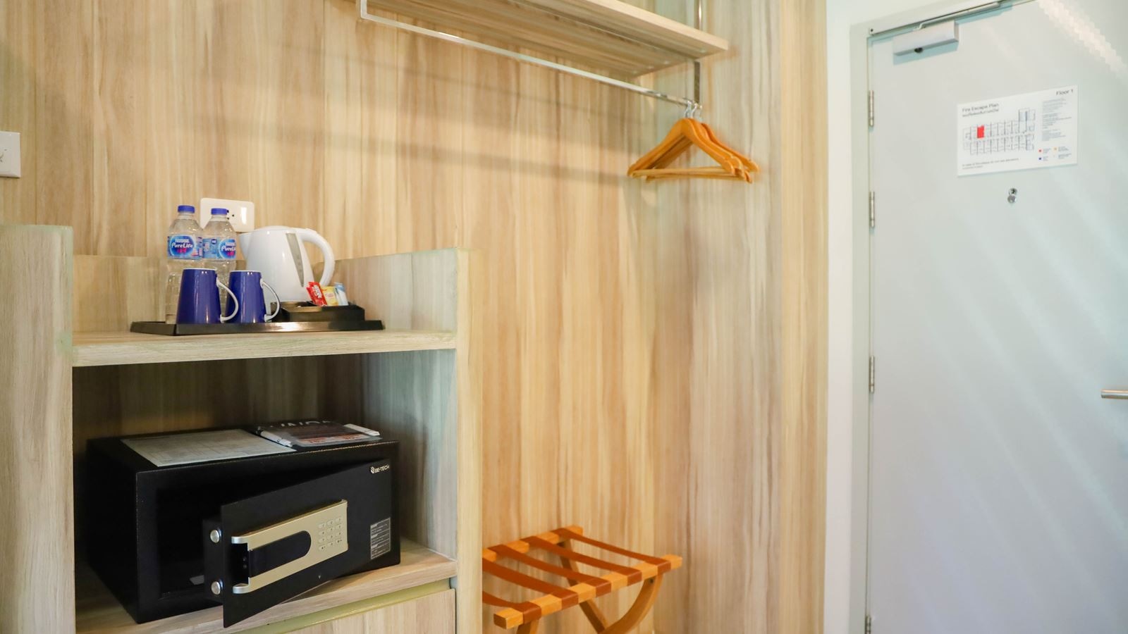 rooms-two-bedroom-family-garden-view-suite-child-sharing-bed