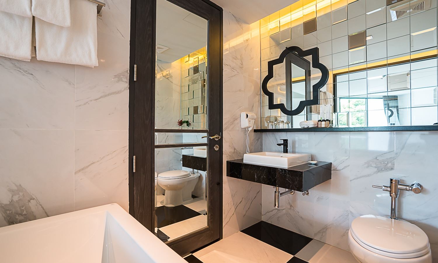 rooms-deluxe-room-sea-view