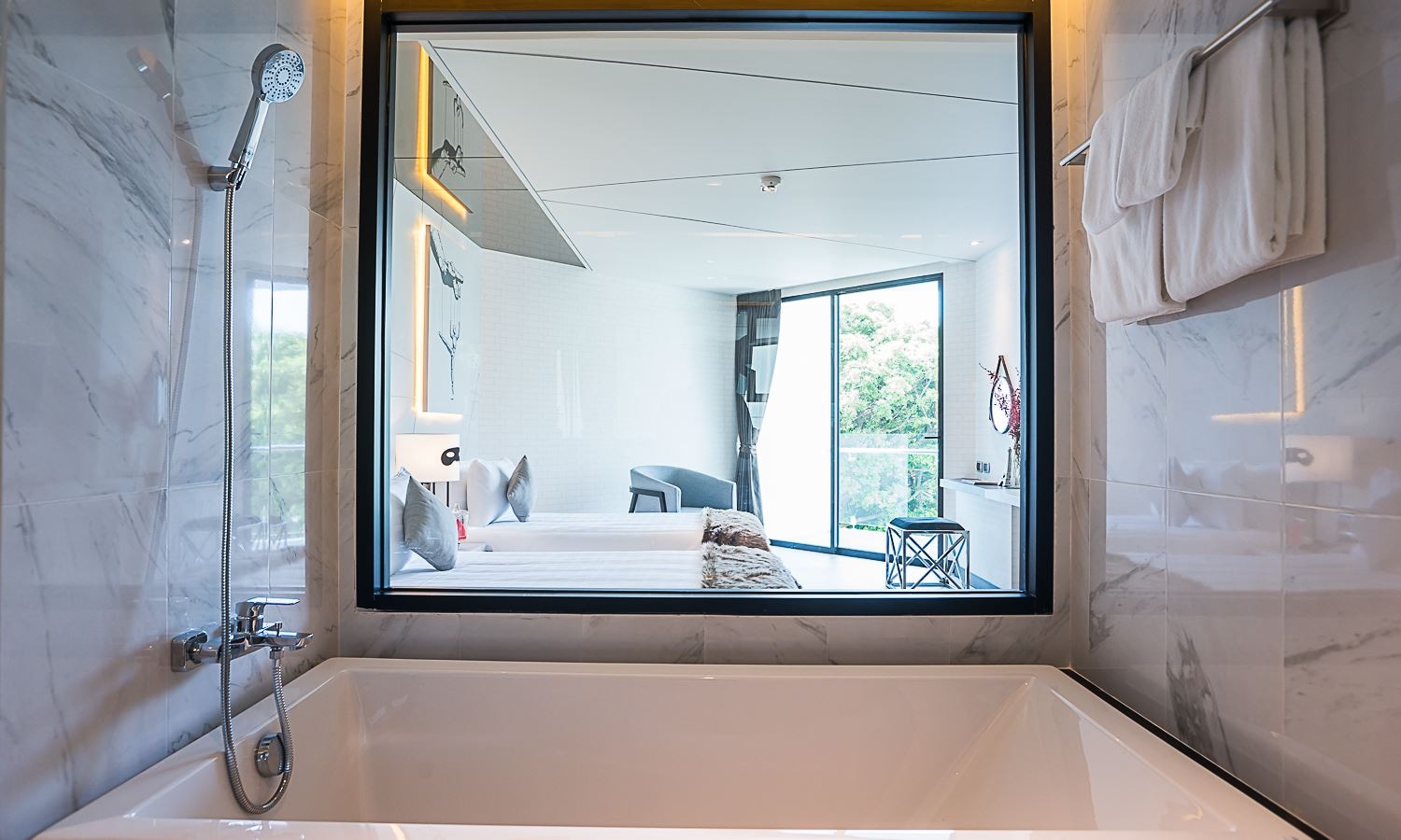 rooms-deluxe-room-sea-view